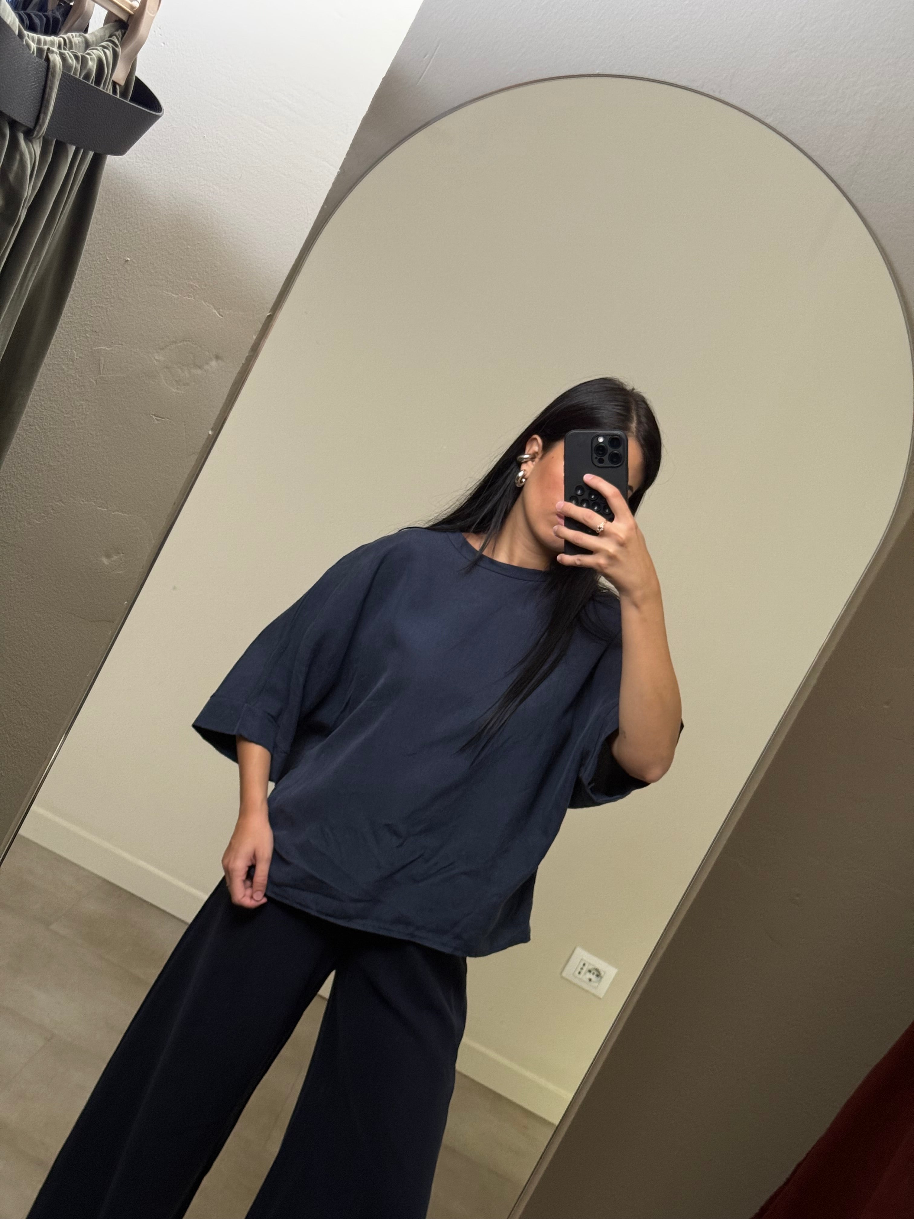 T-shirt over lino