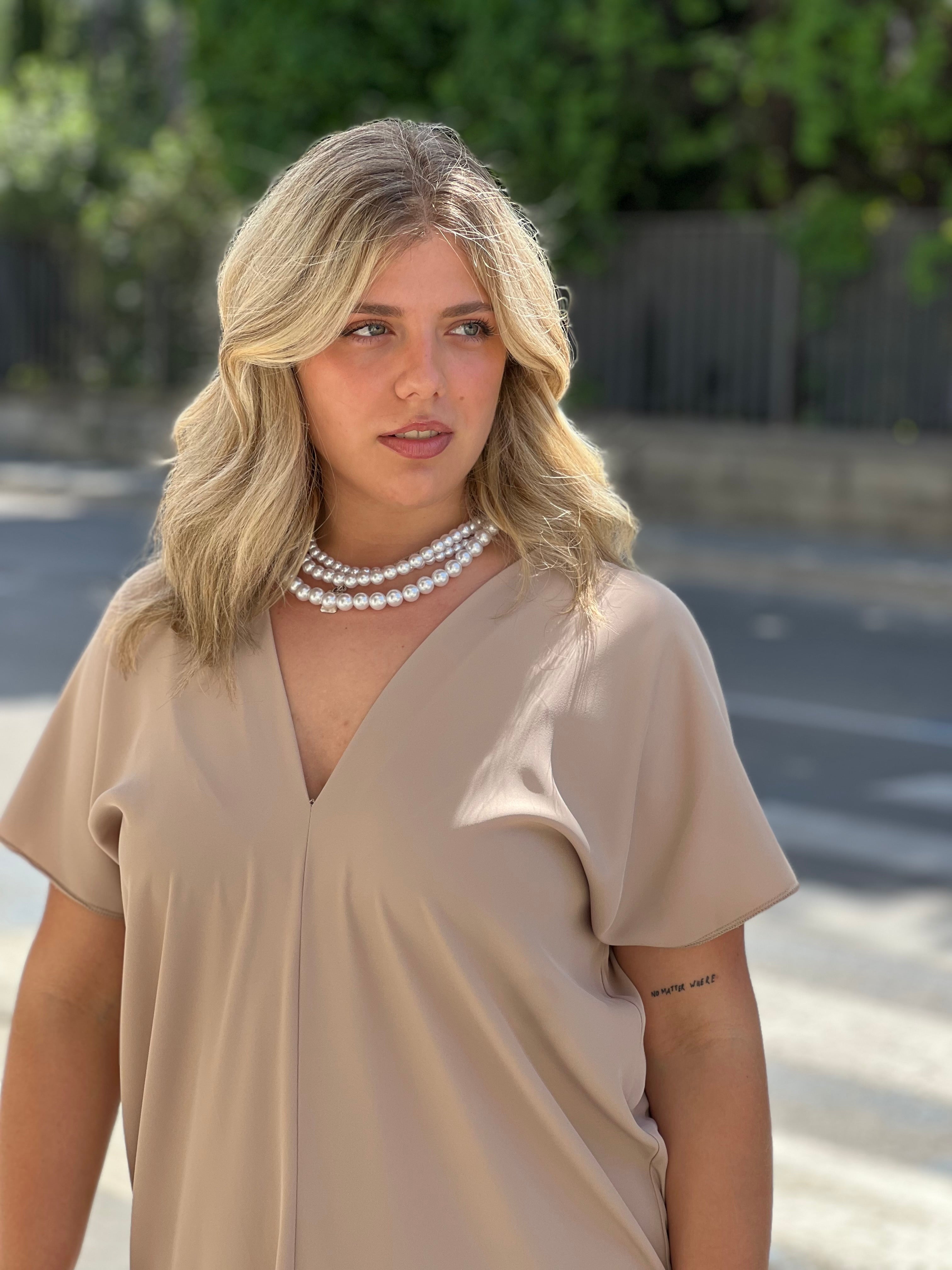 Abito con collana perle