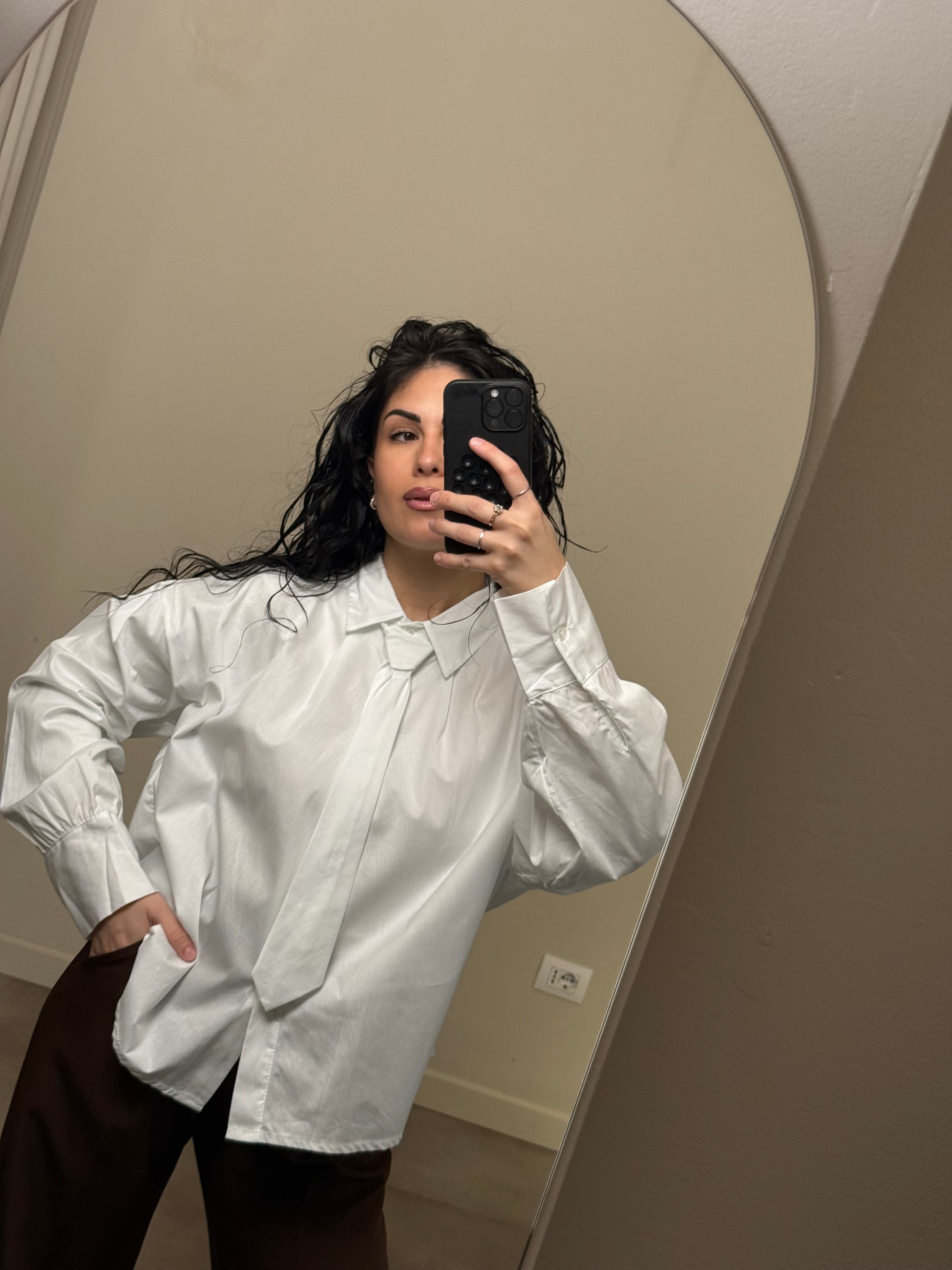 Camicia cravatta bianco freddo