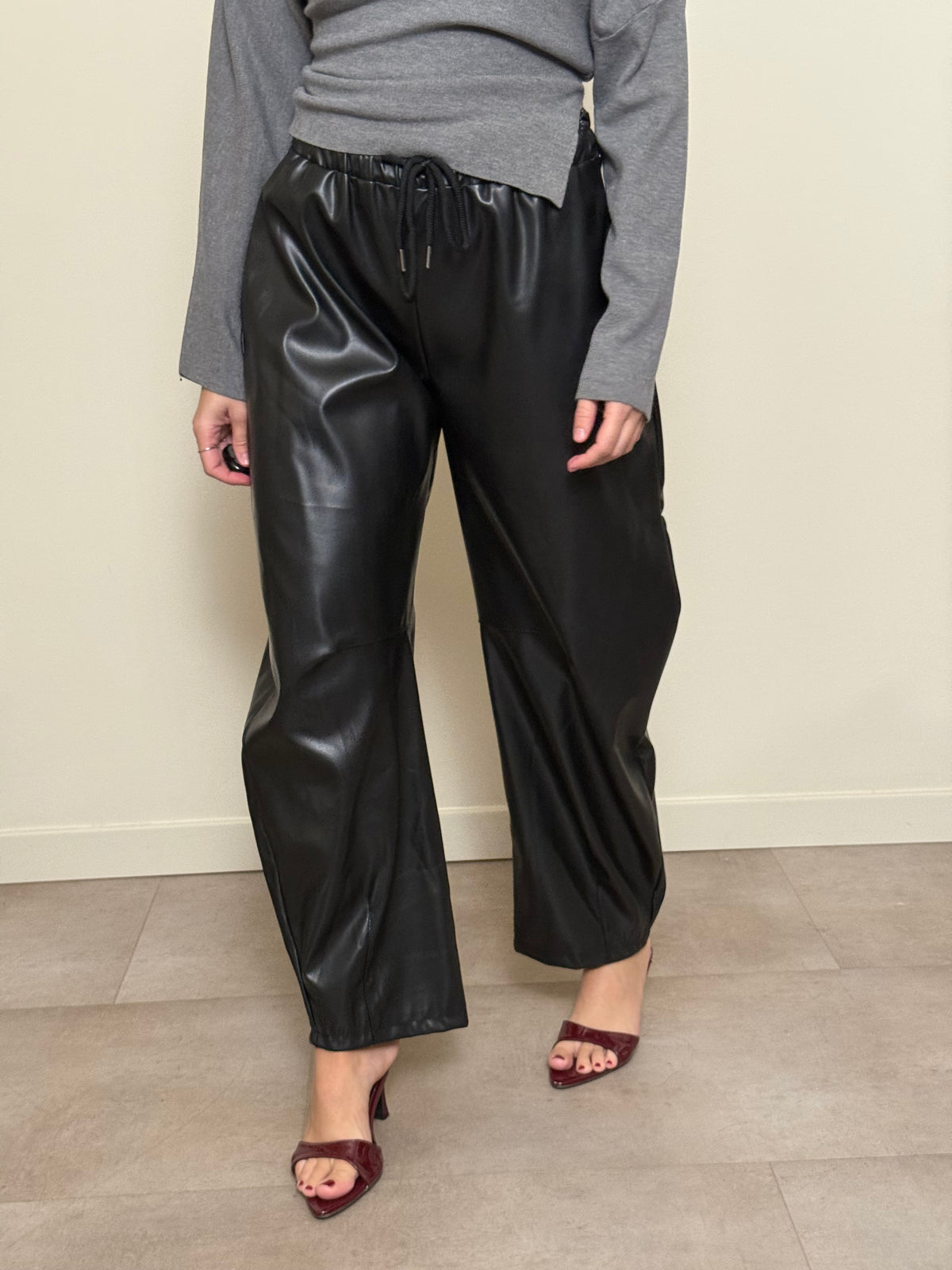 Pantalone baggy ecopelle nero