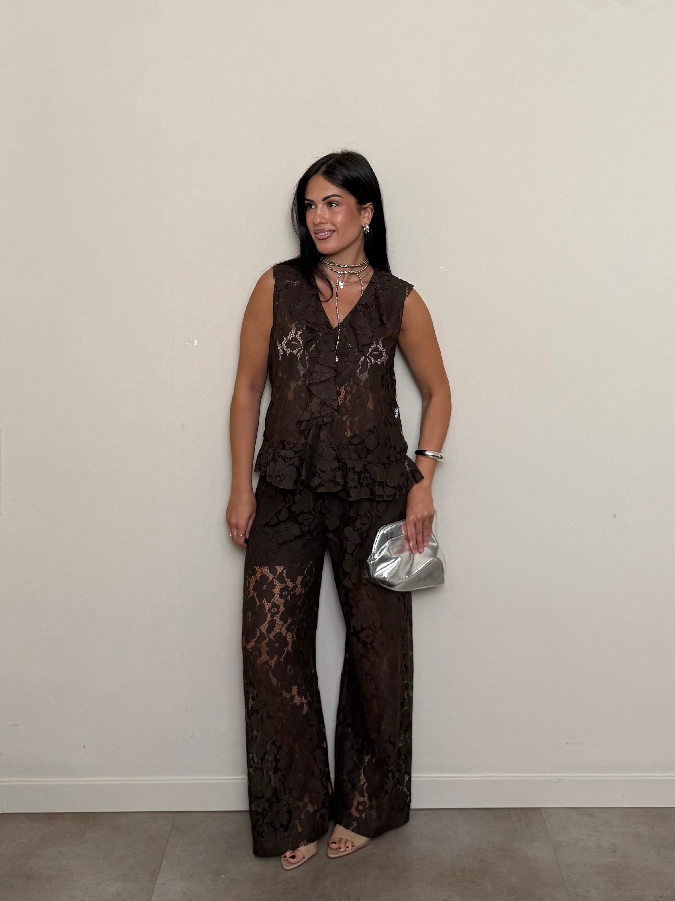 Completo pizzo marrone freddo