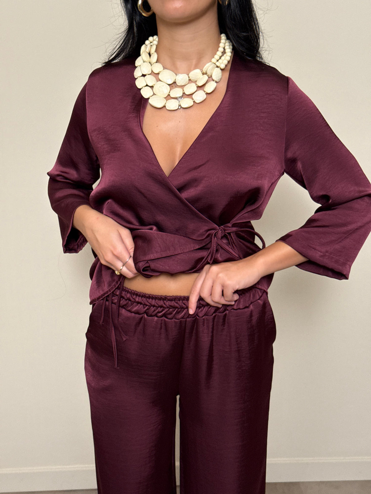 Completo satinato bordeaux