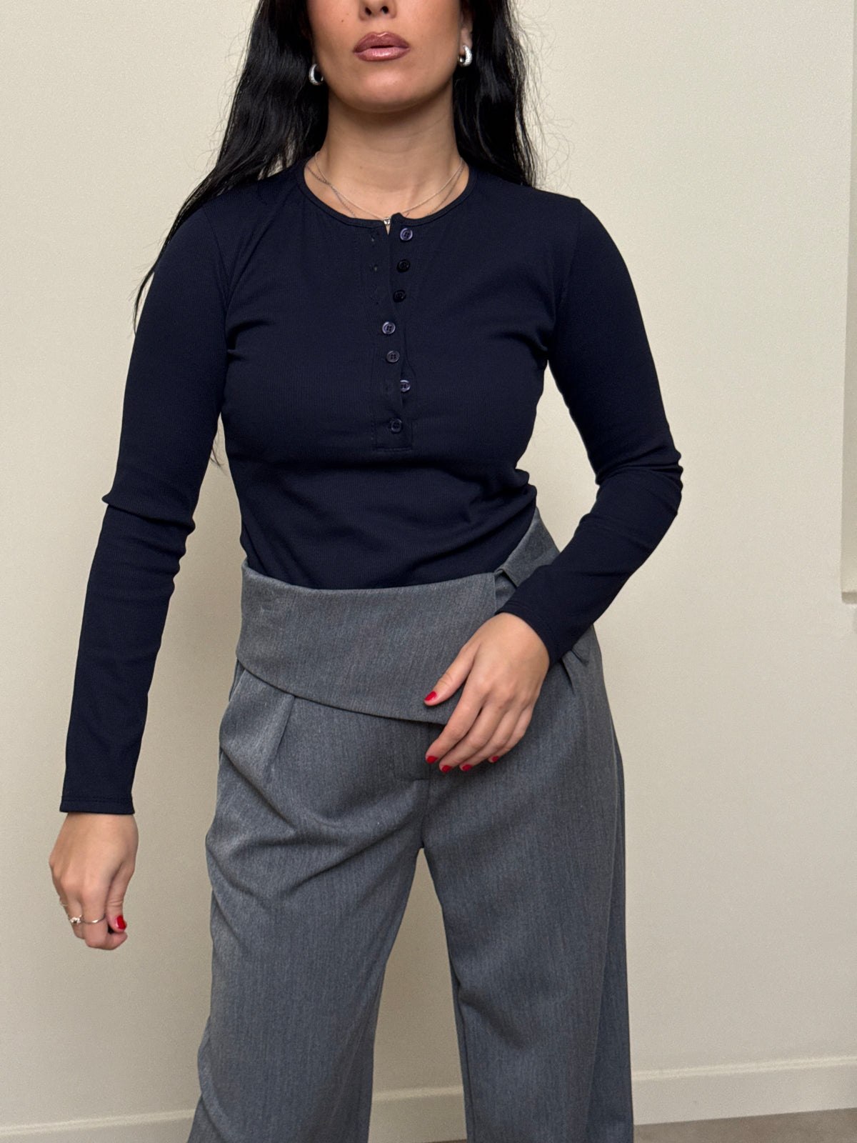Maglia a costine con bottoni blu