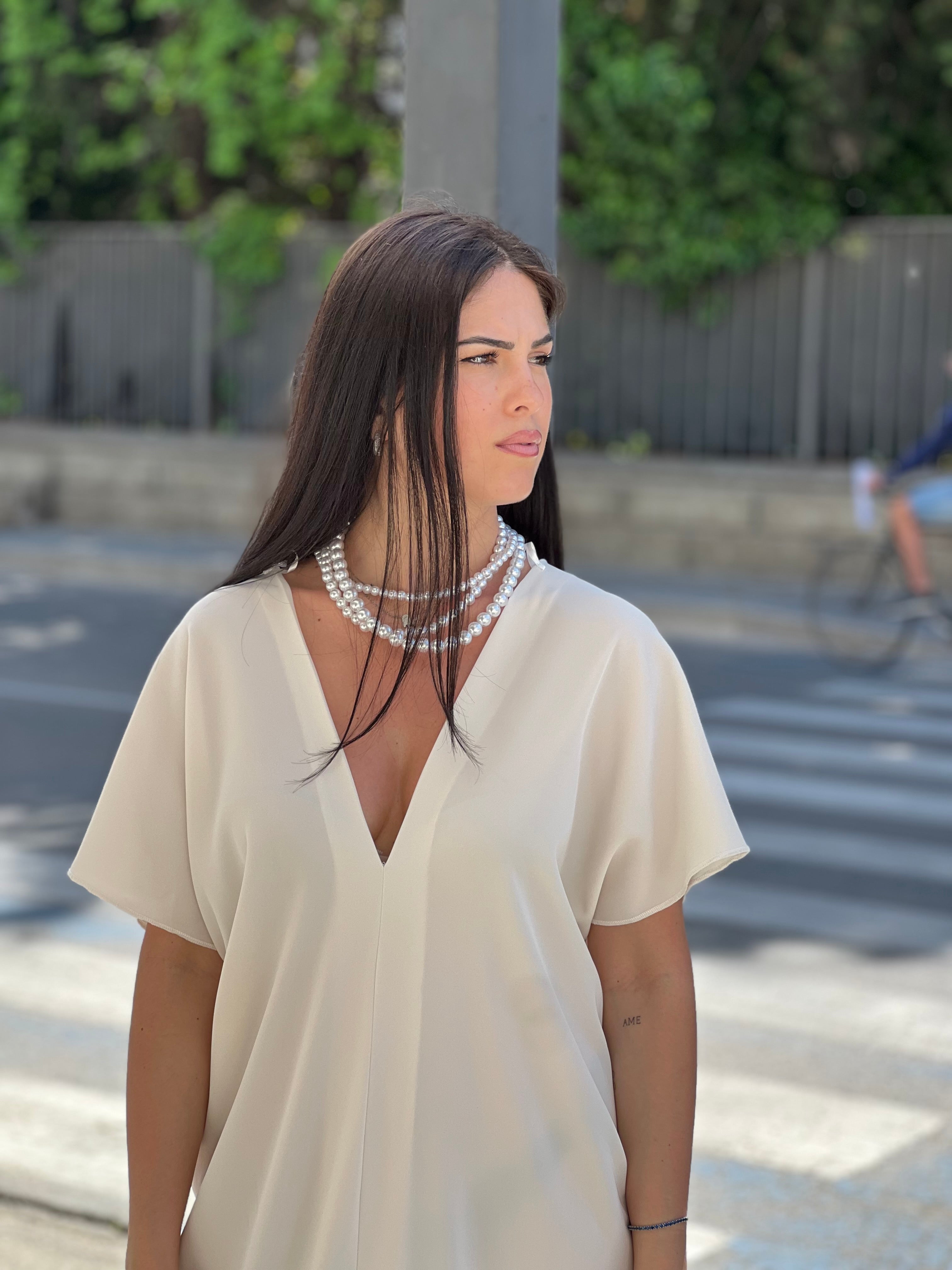 Abito con collana perle