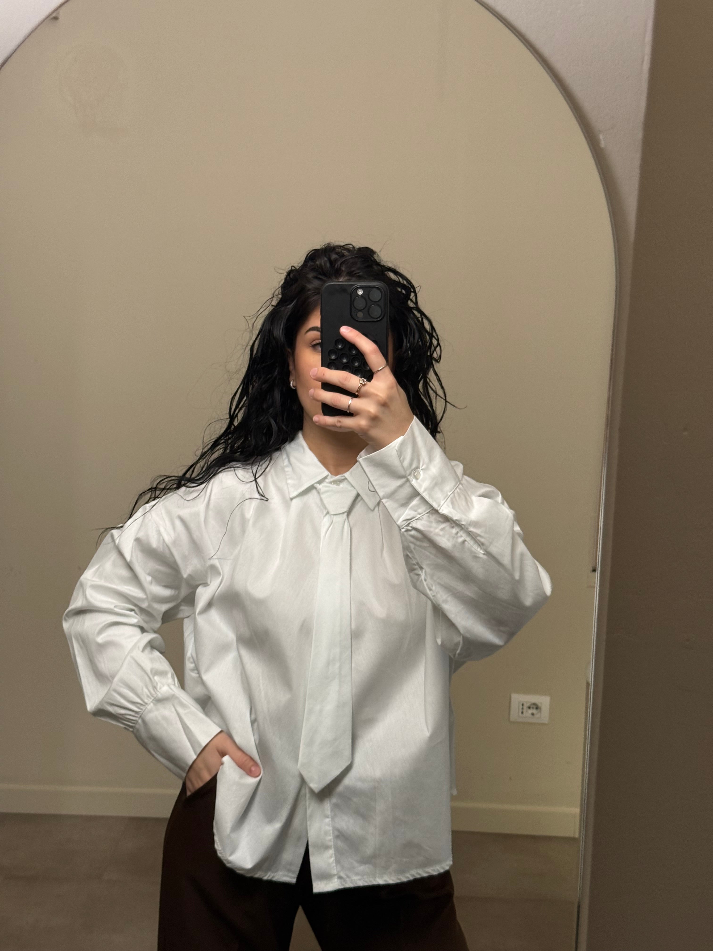 Camicia cravatta bianco freddo