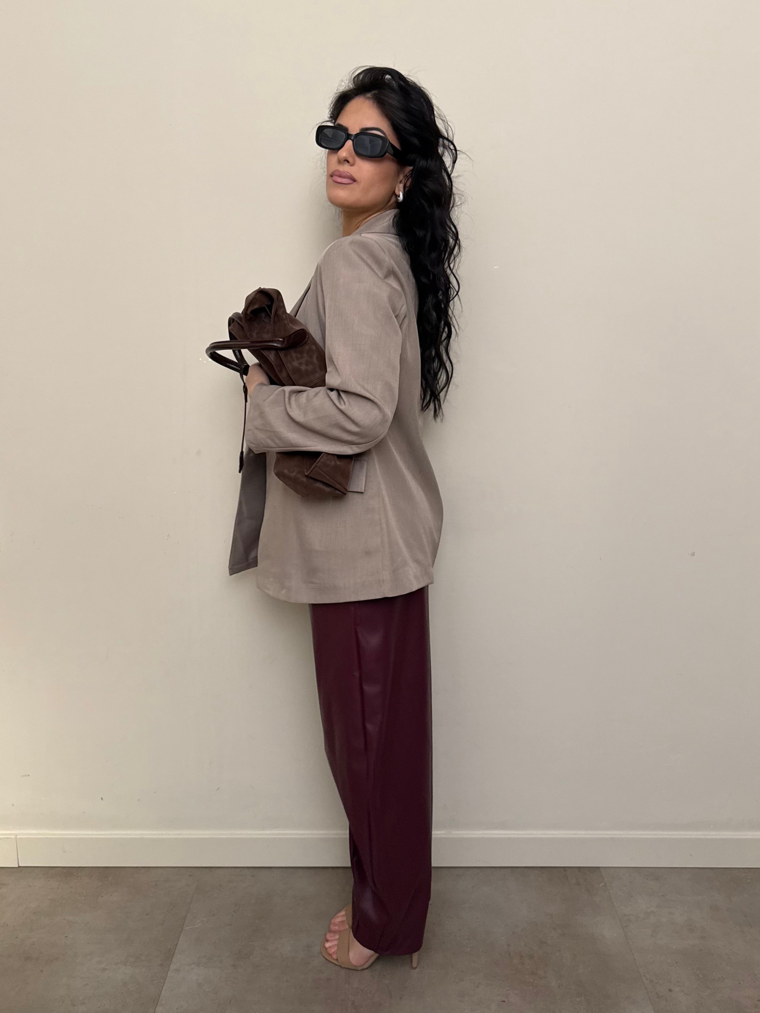 Pantalone ecopelle baggy bordeaux