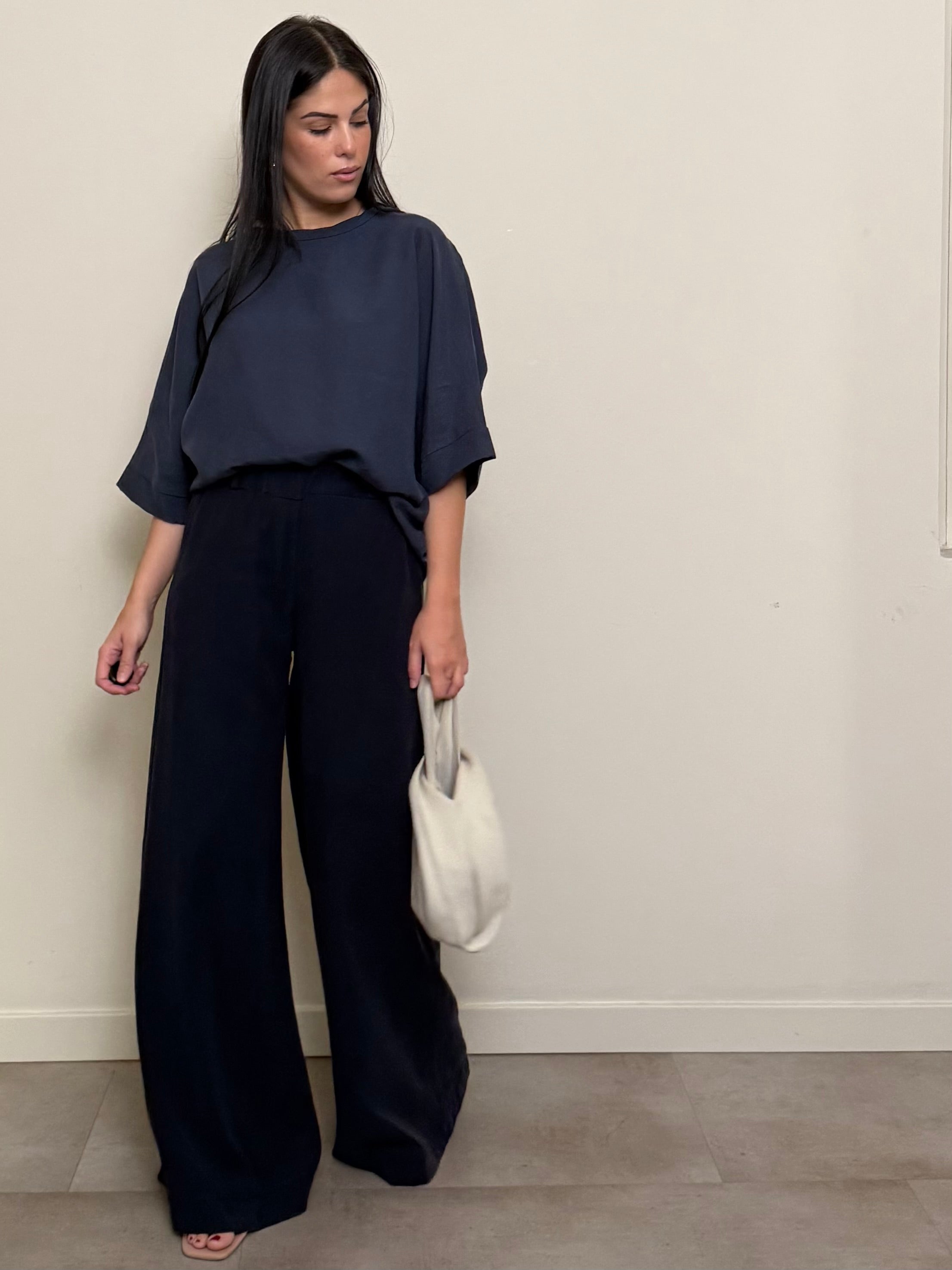 T-shirt over lino
