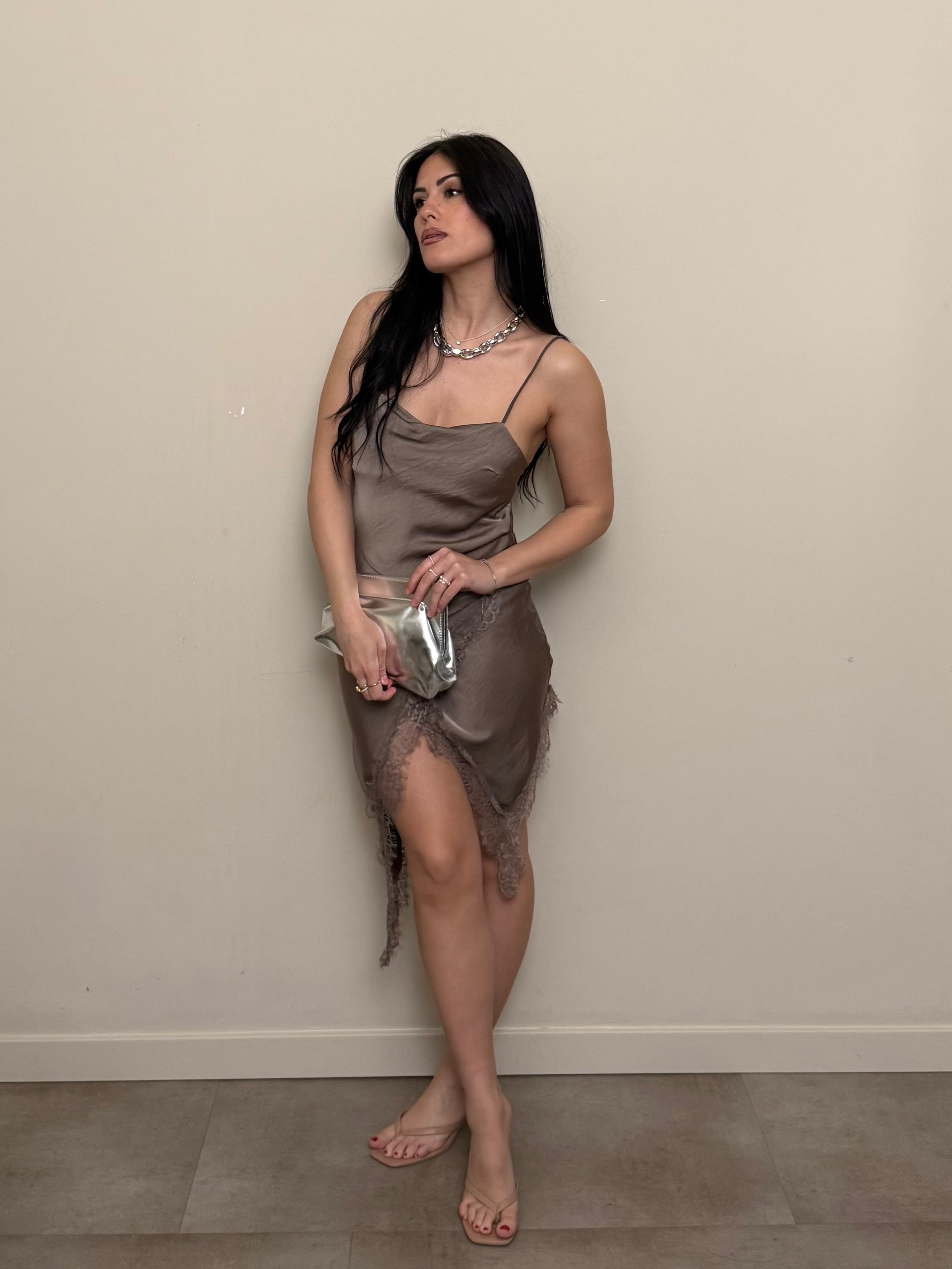 Mini dress pizzo satinato fango