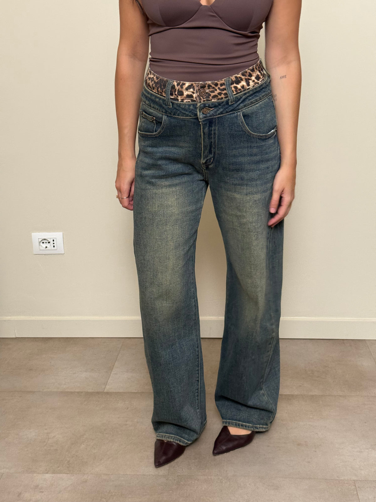 Jeans palazzo dettaglio leopardato