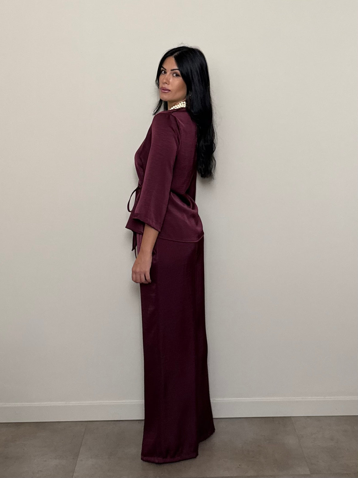 Completo satinato bordeaux
