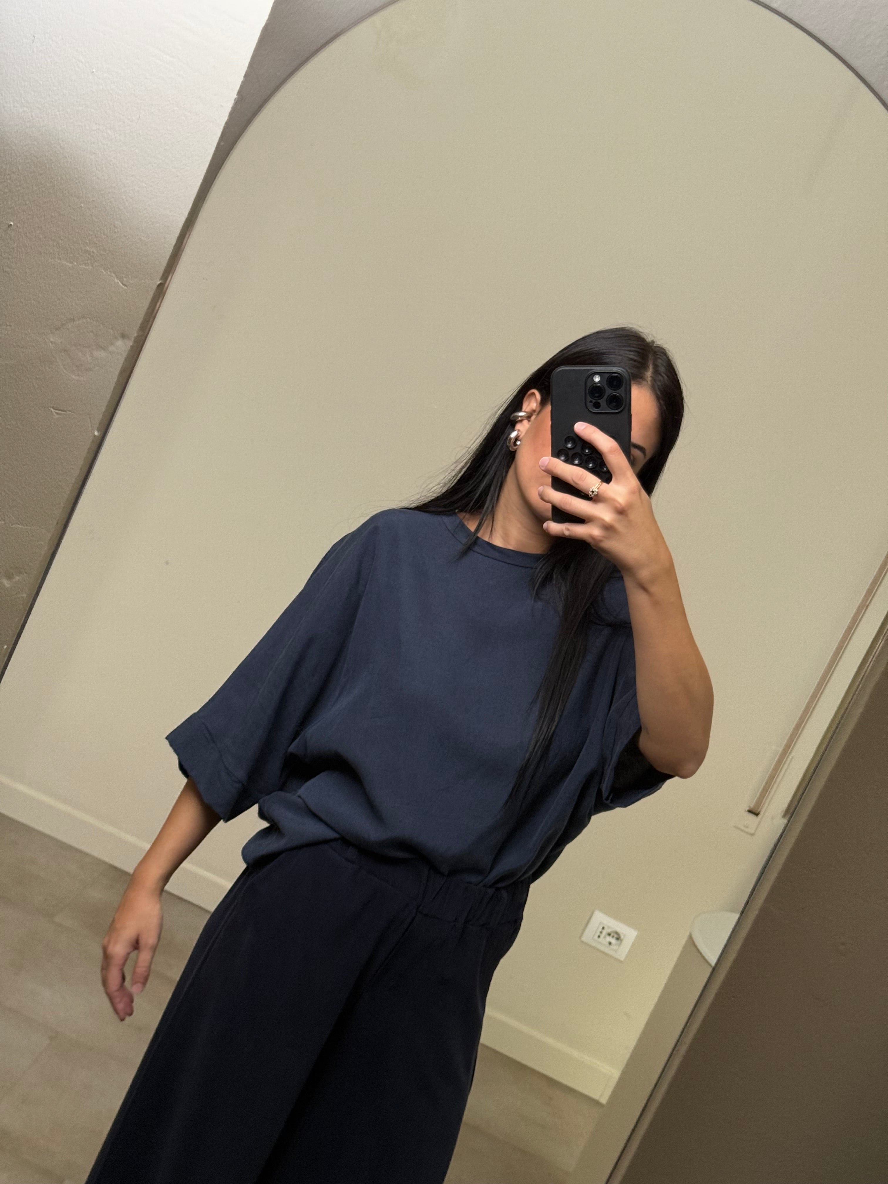 T-shirt over lino