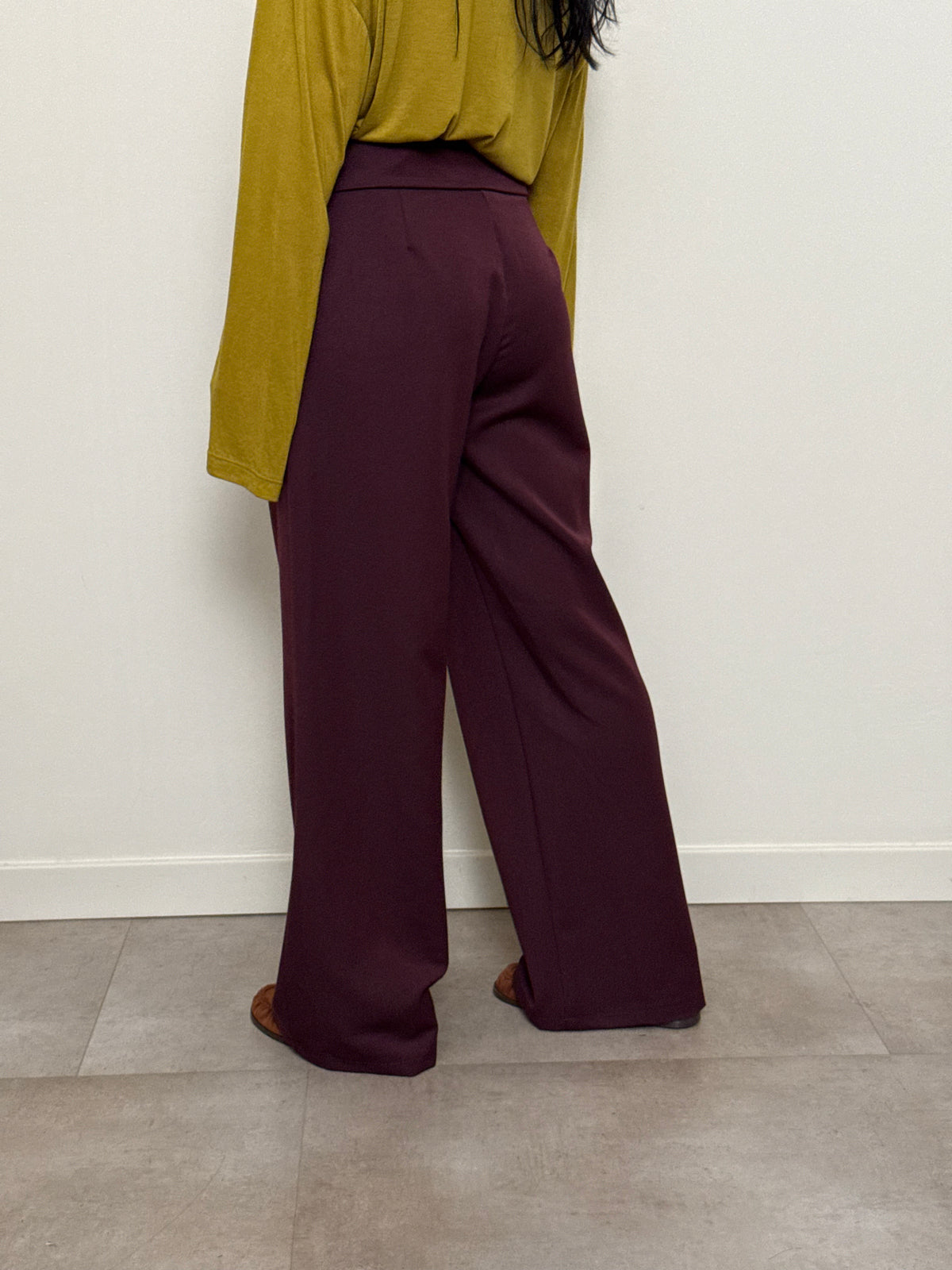 Pantalone dettaglio cintura bordeaux