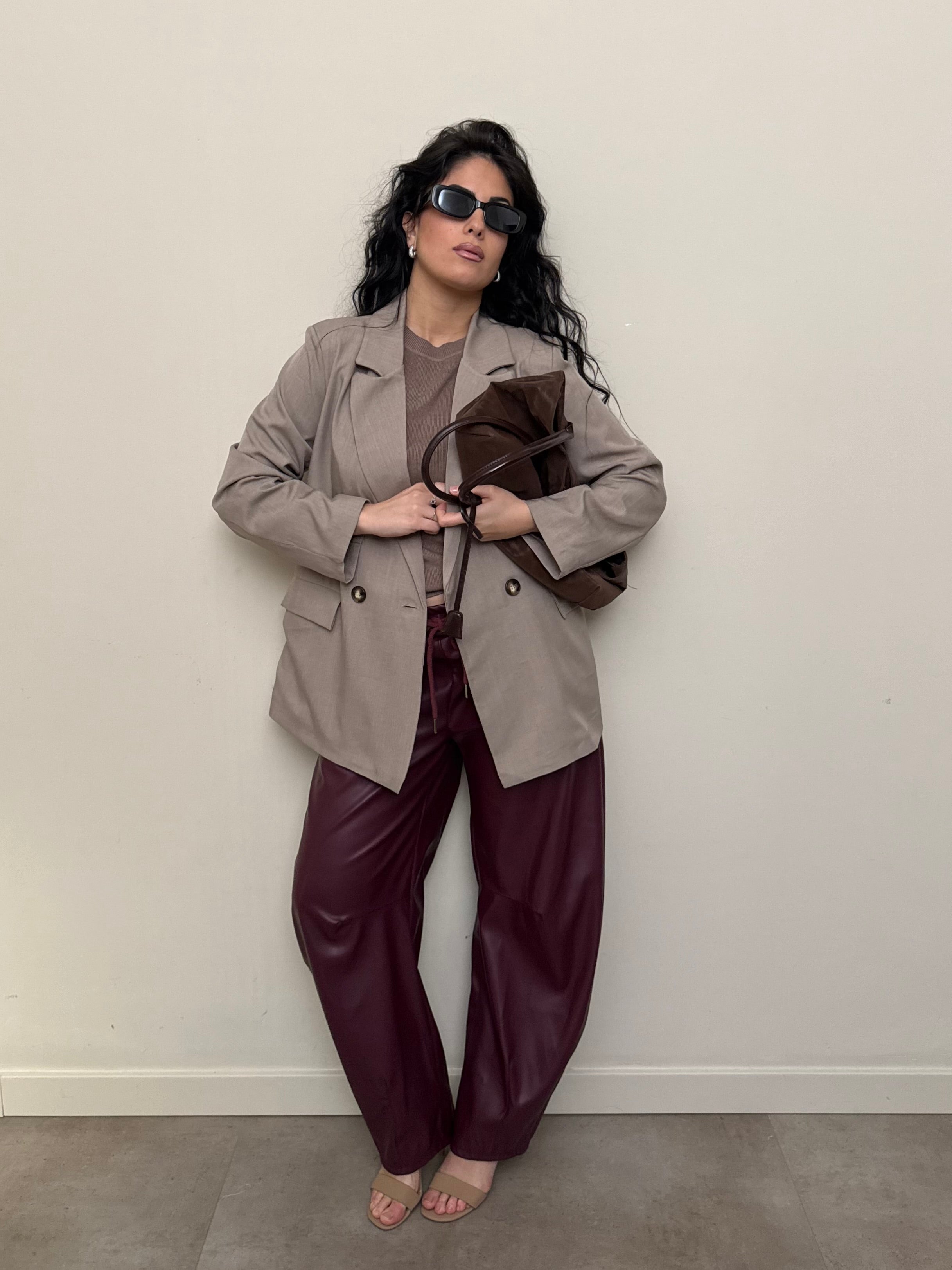 Pantalone ecopelle baggy bordeaux