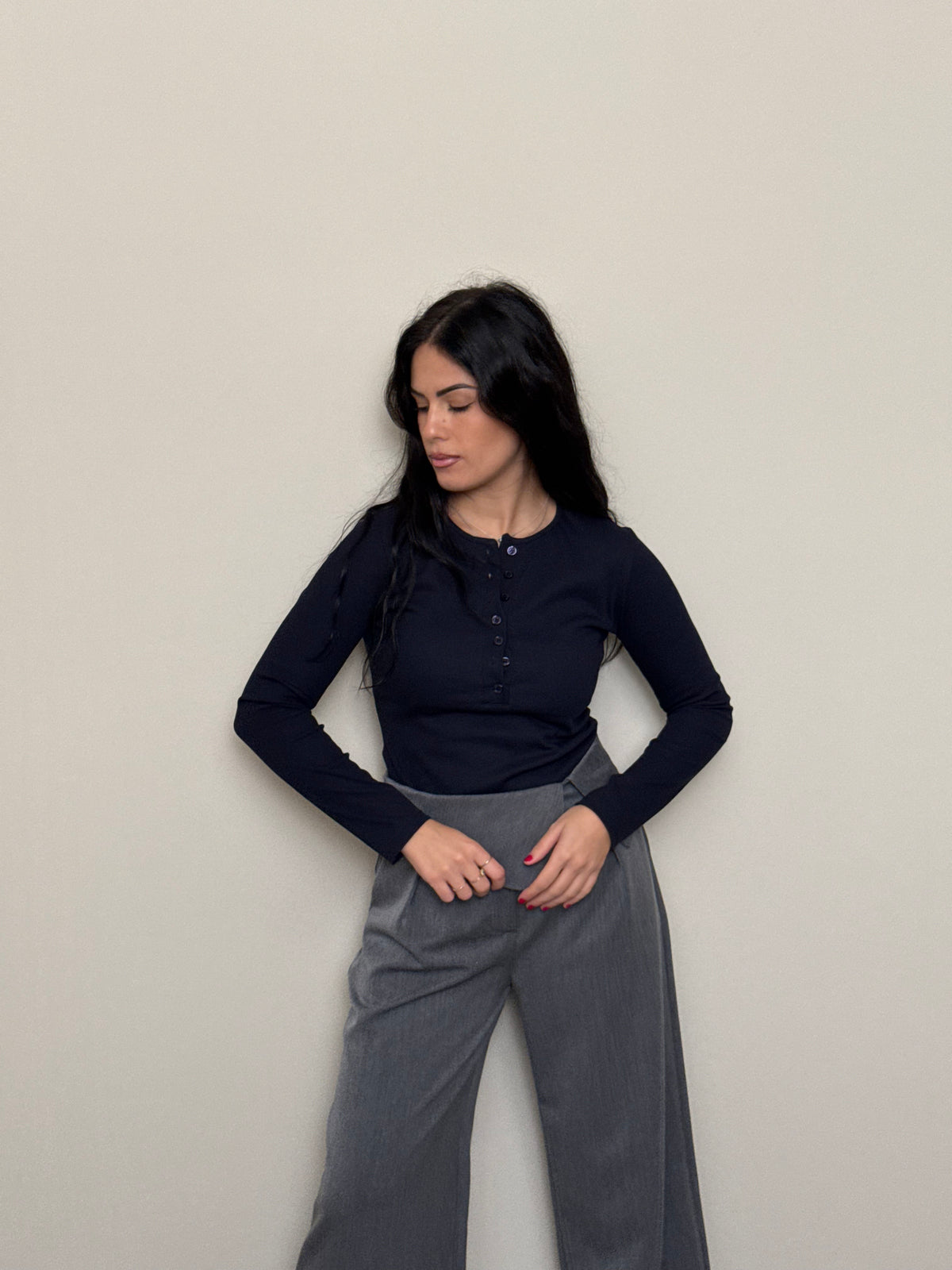 Maglia a costine con bottoni blu