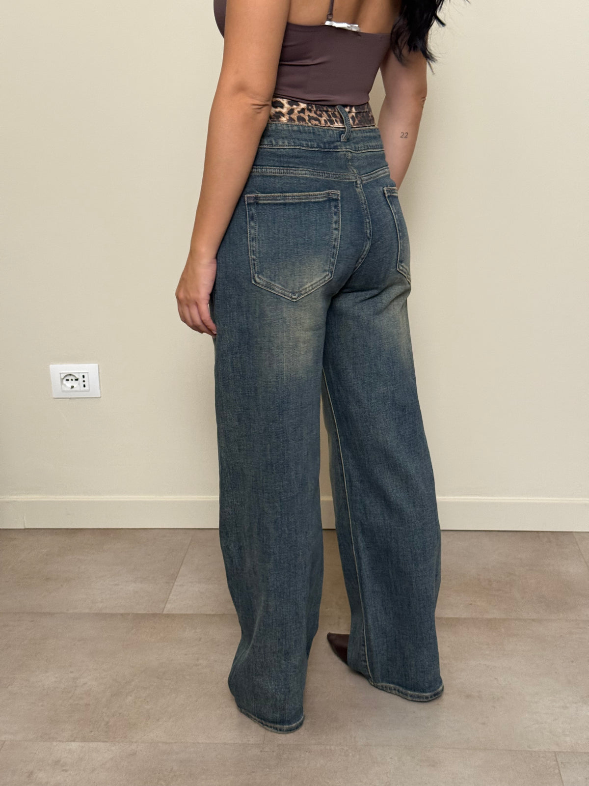 Jeans palazzo dettaglio leopardato