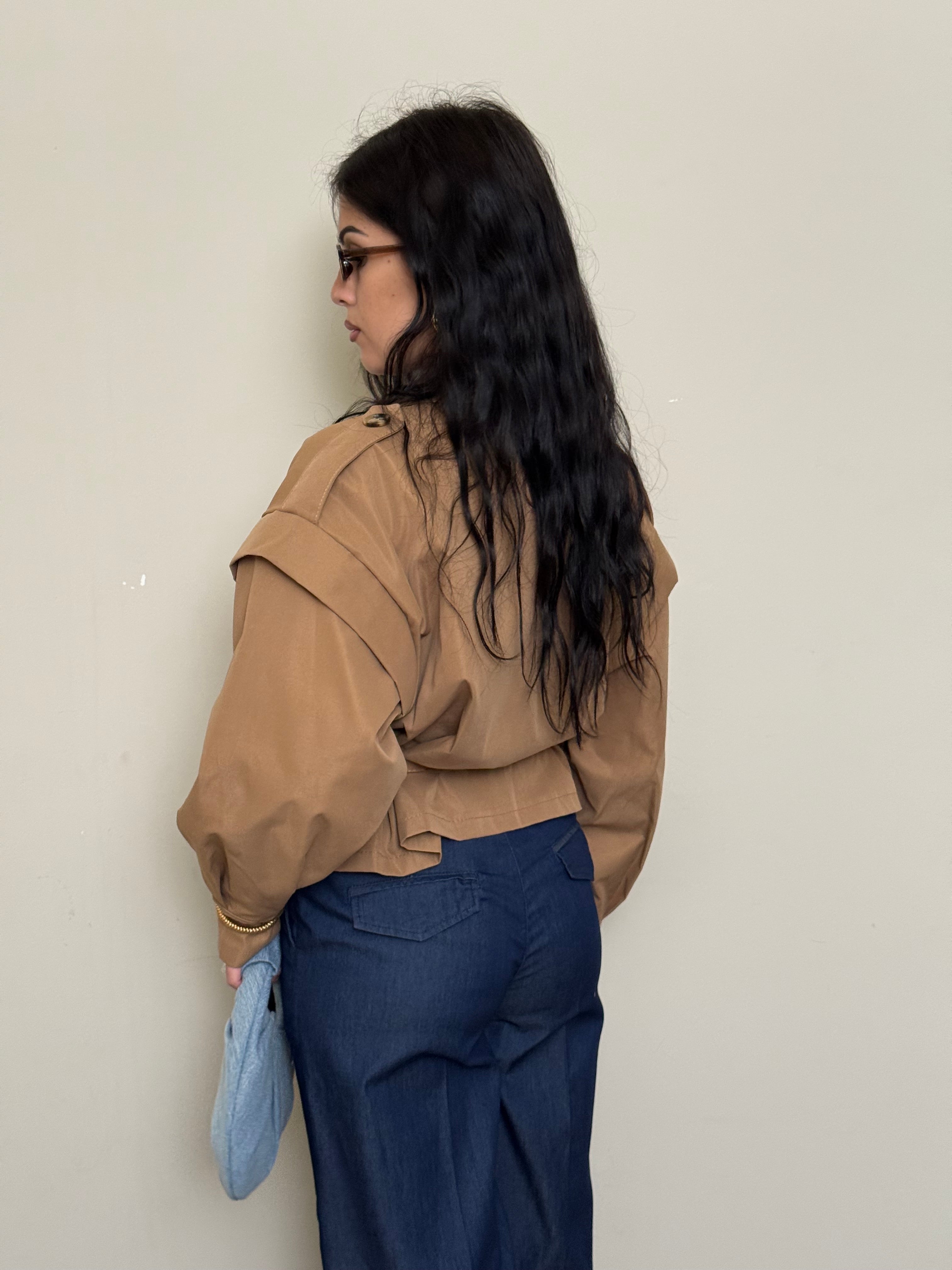 Trench corto cammello