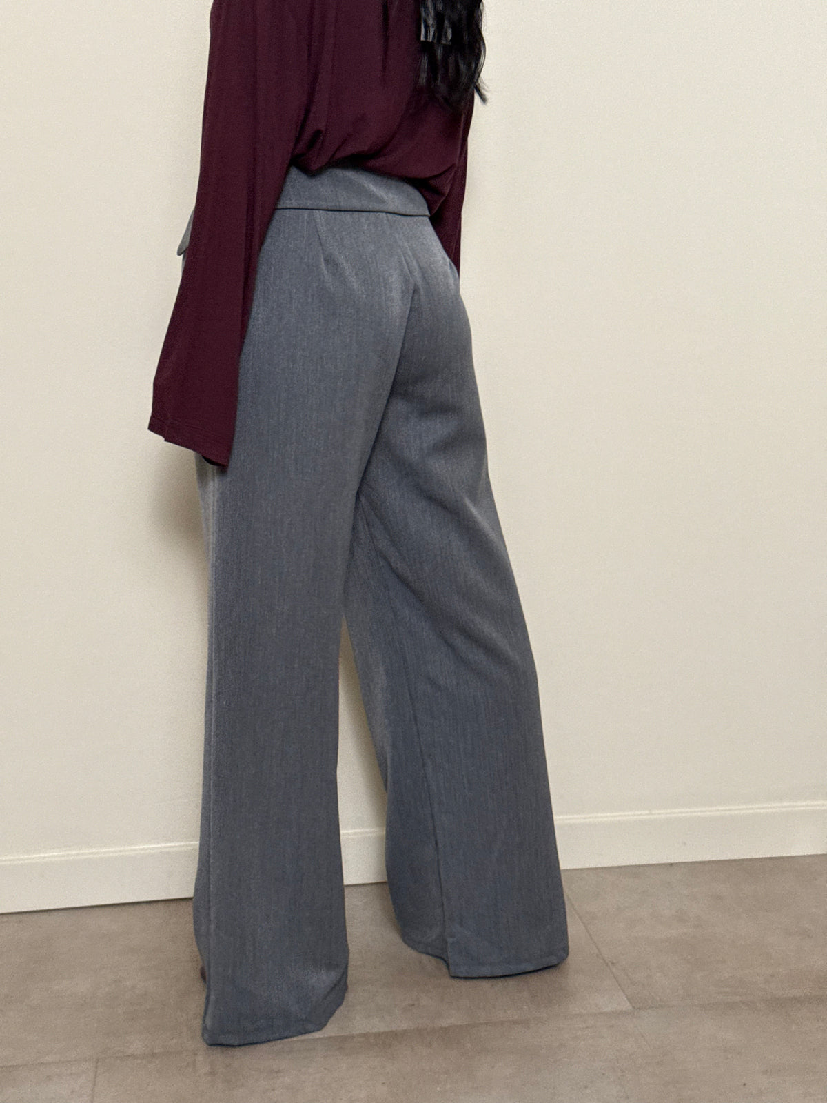 Pantalone dettaglio cintura grigio