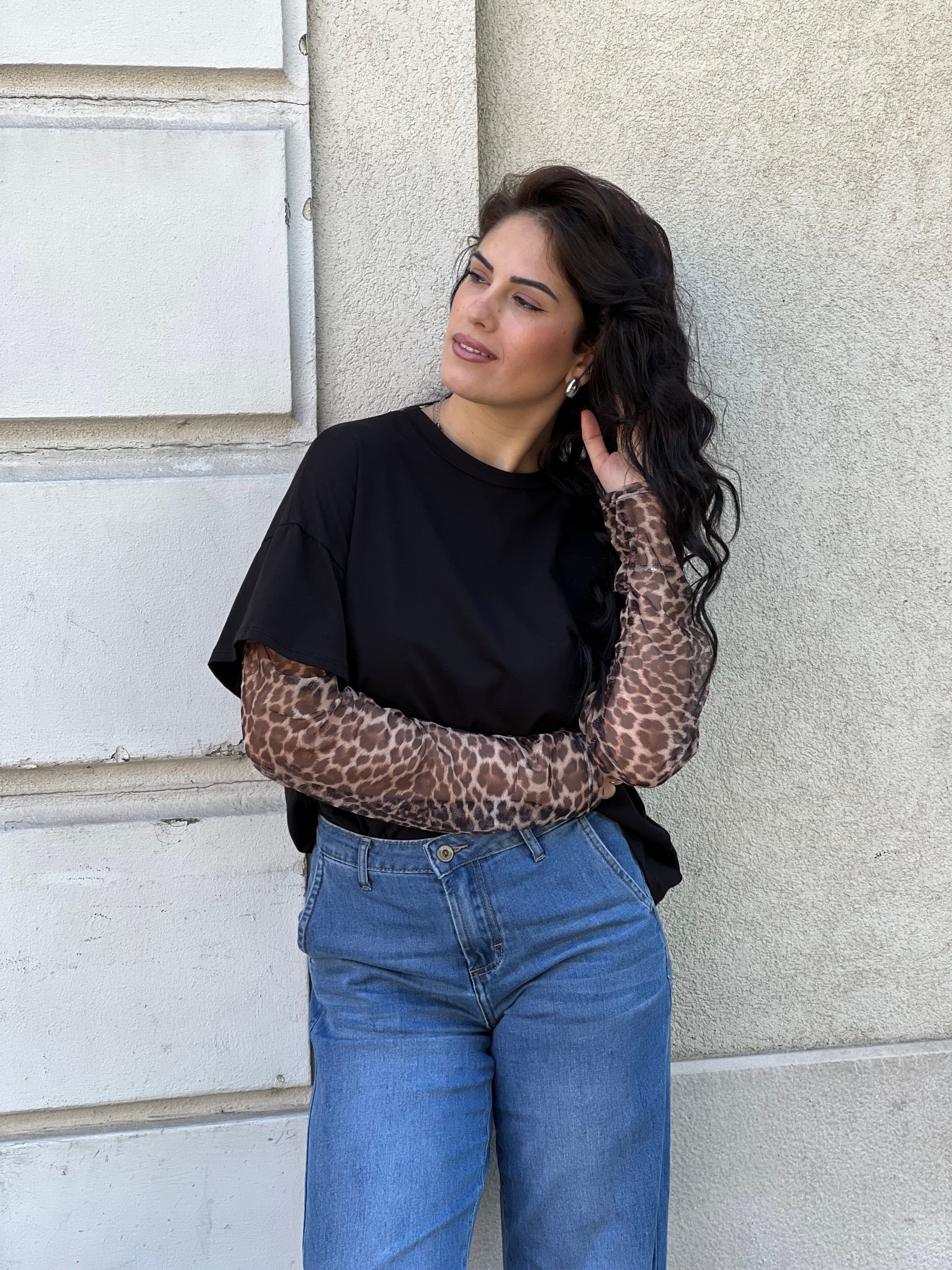 T-shirt maniche leopardate