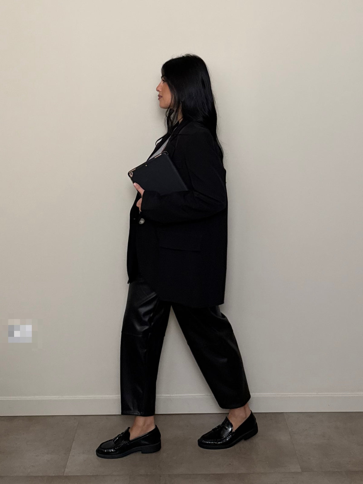 Pantalone ecopelle nero baggy