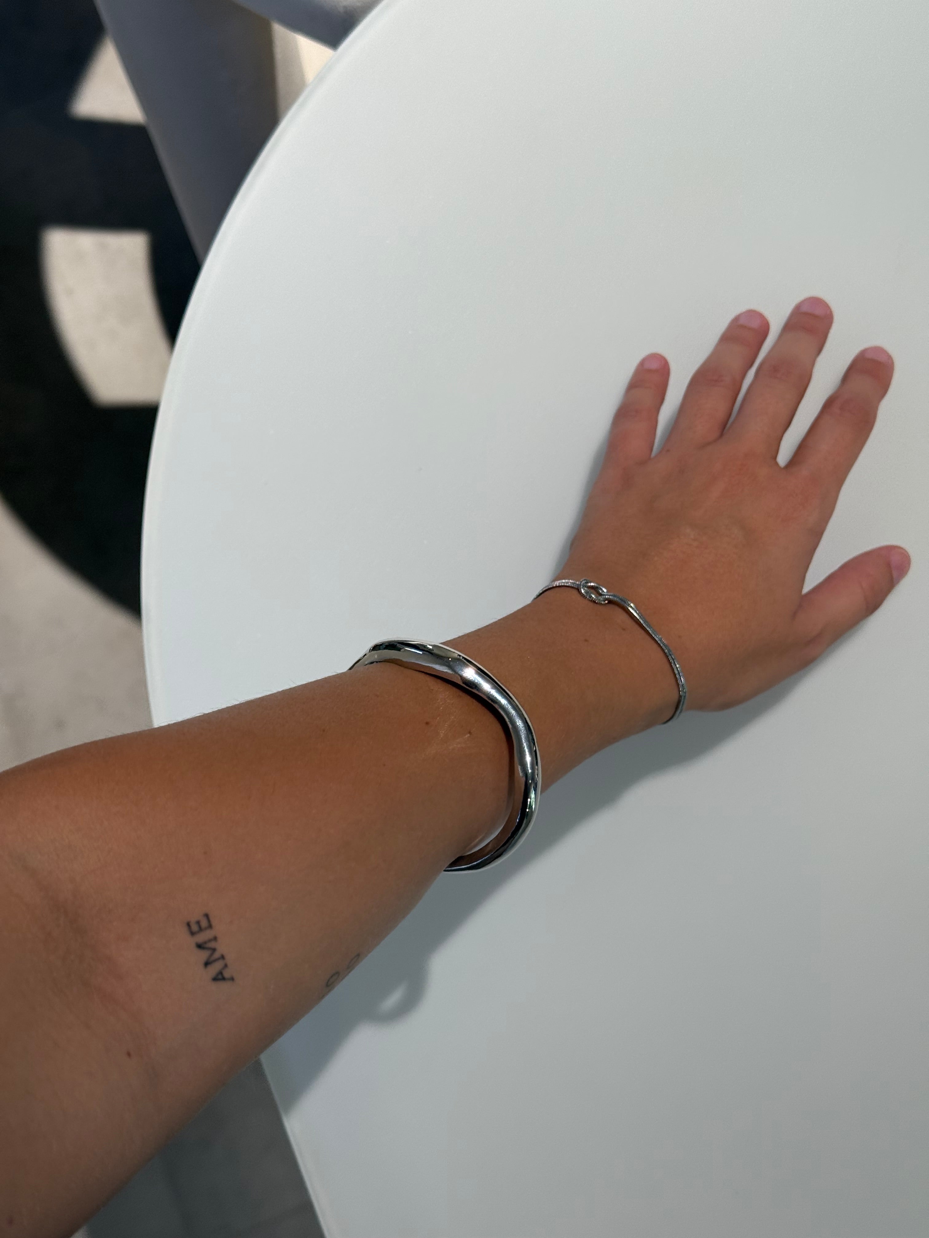 Bracciale over