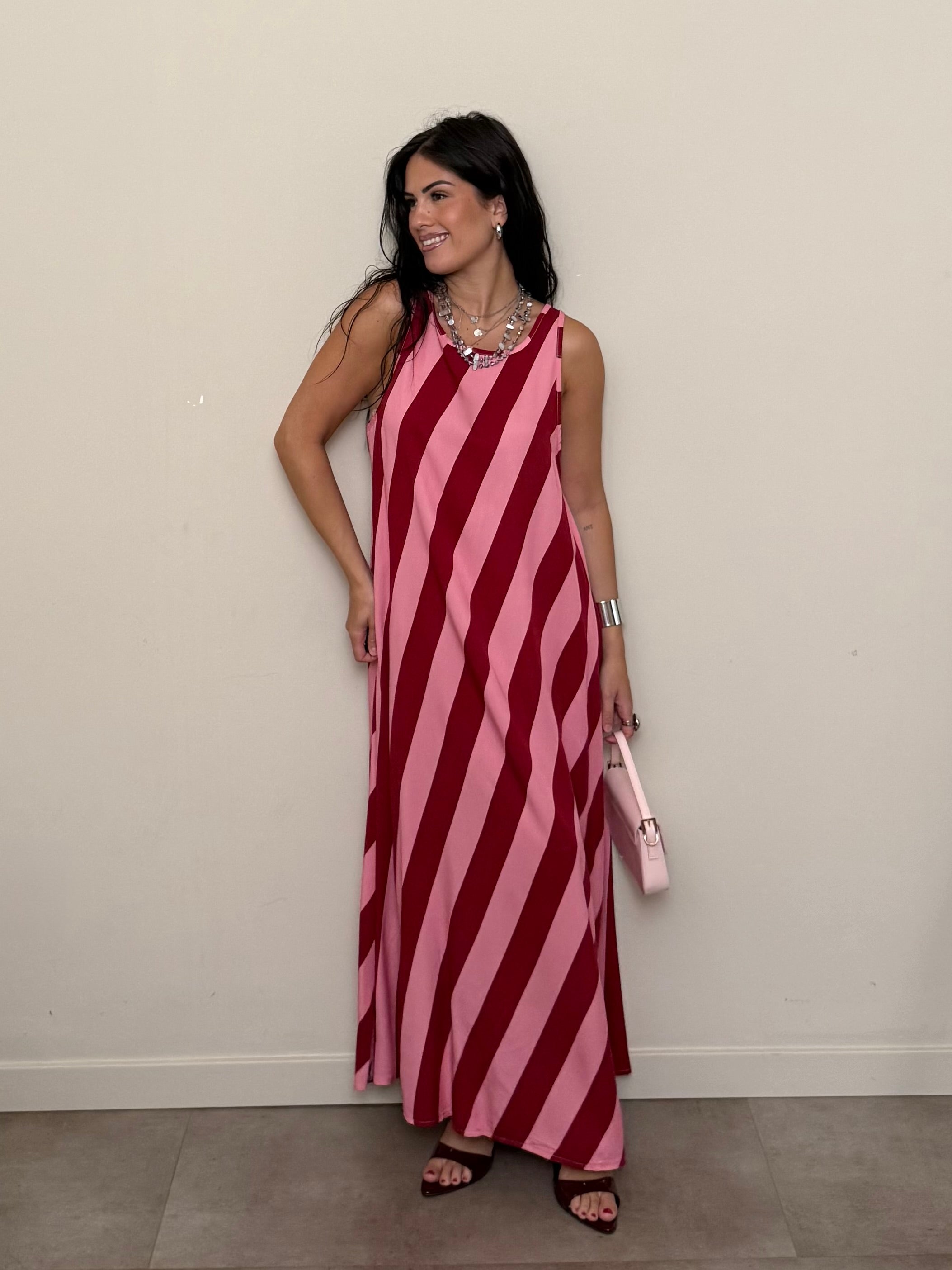 Abito a righe rosa e bordeaux