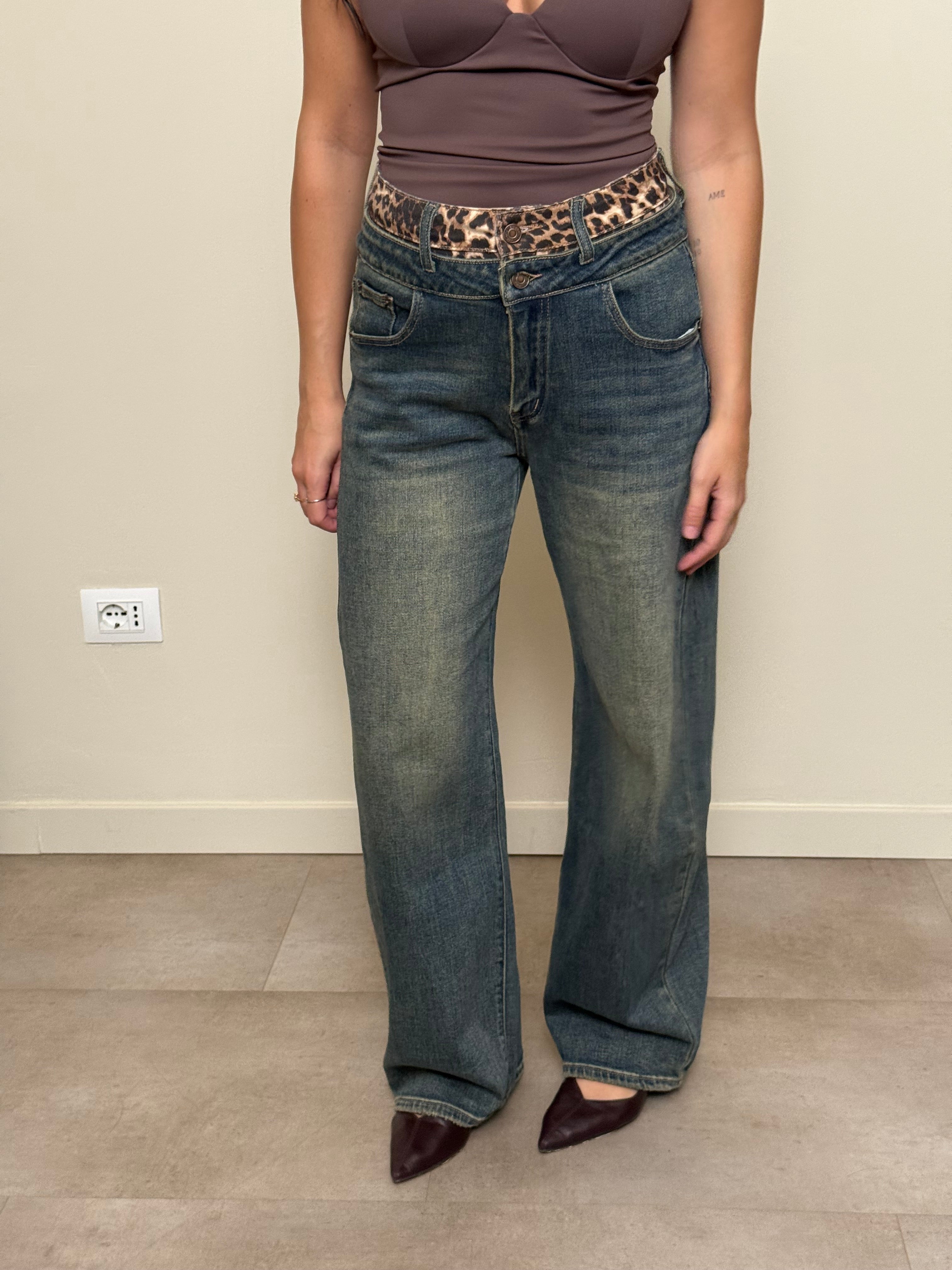 Jeans palazzo dettaglio leopardato