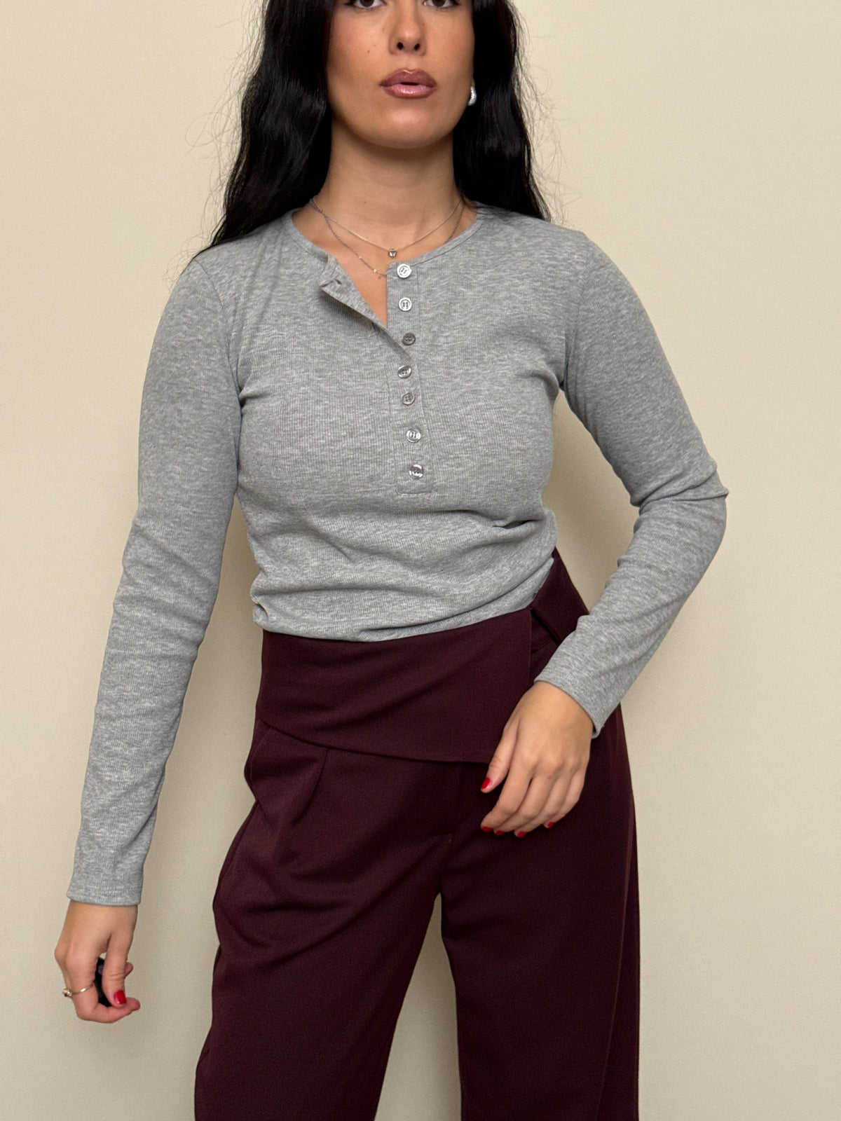 Maglia a costine con bottoni grigio