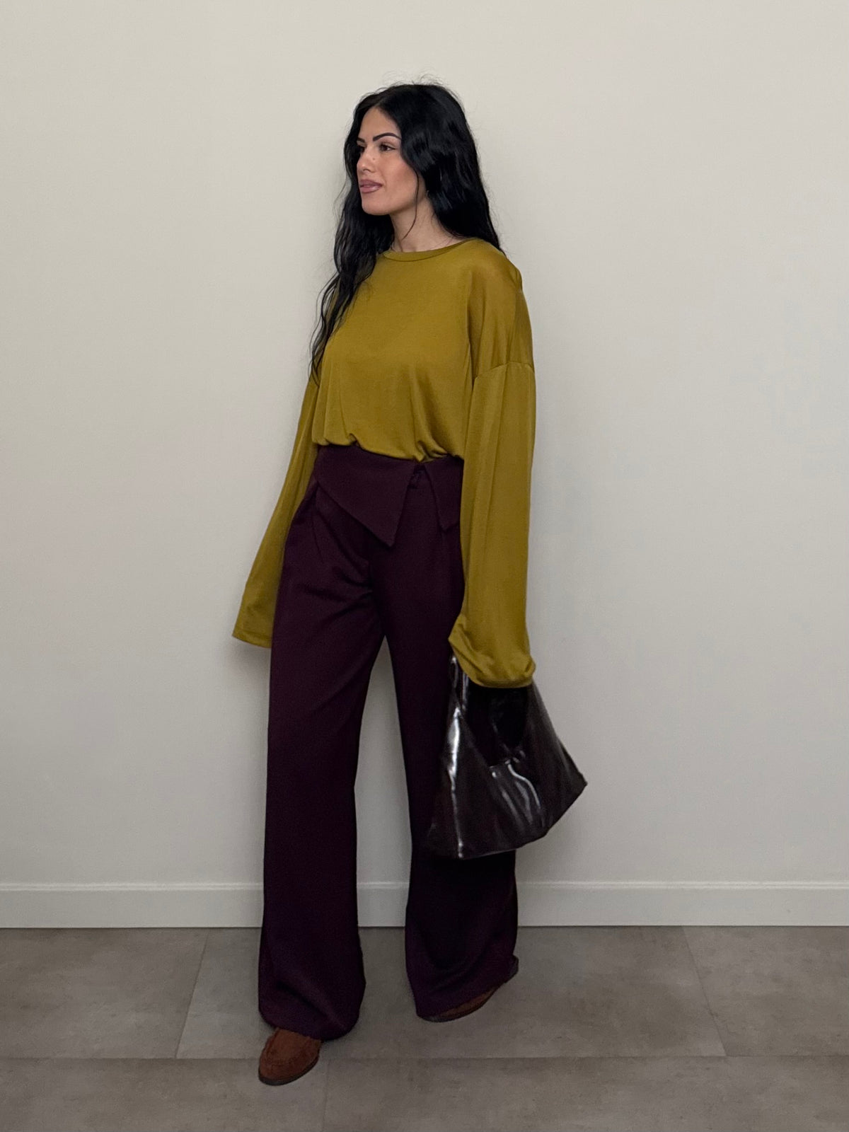 Pantalone dettaglio cintura bordeaux