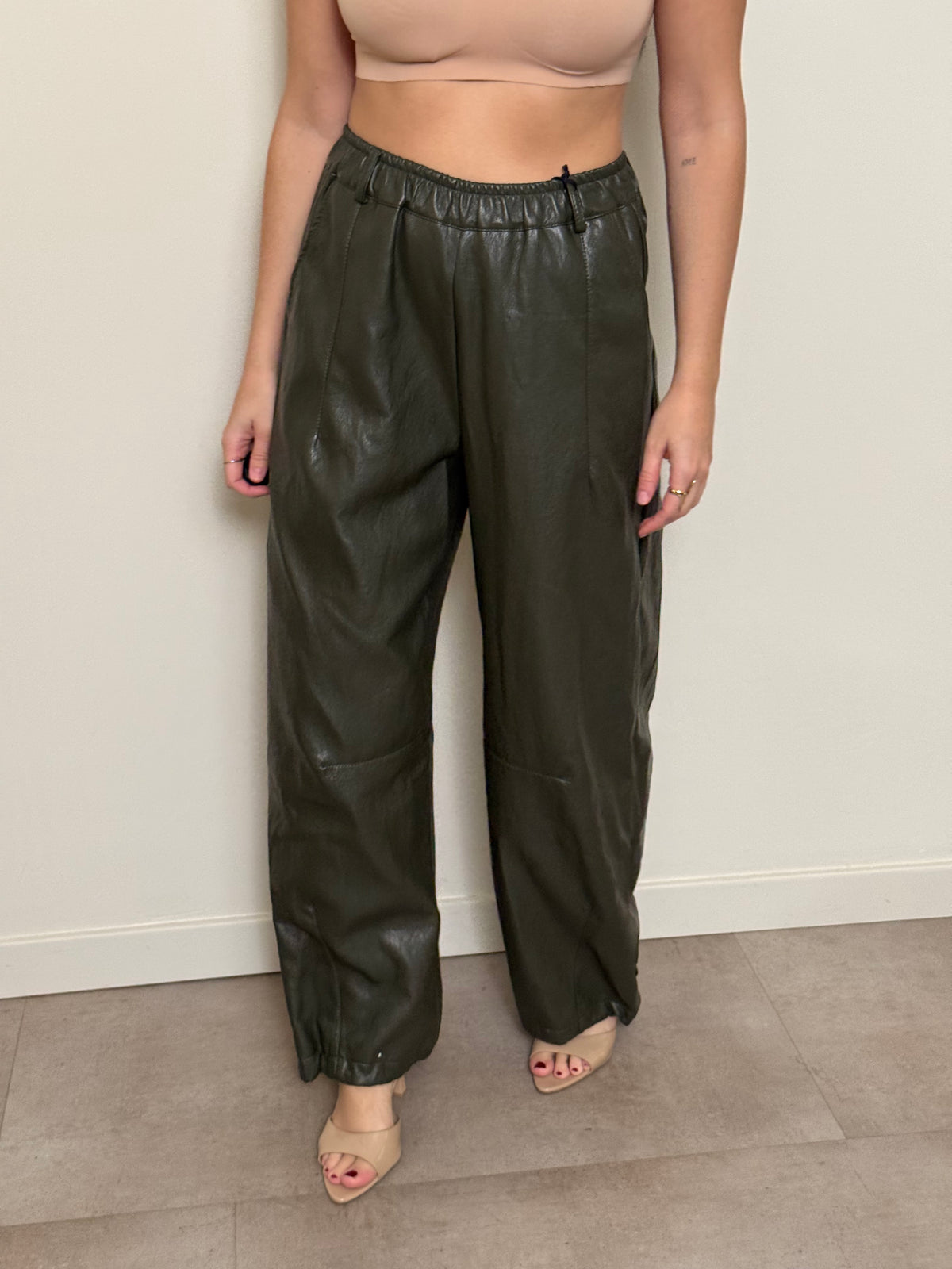 Pantalone ecopelle verde oliva